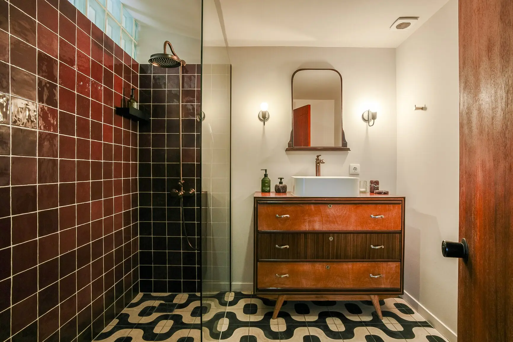 Apartment bathroom prepared for arriving guests